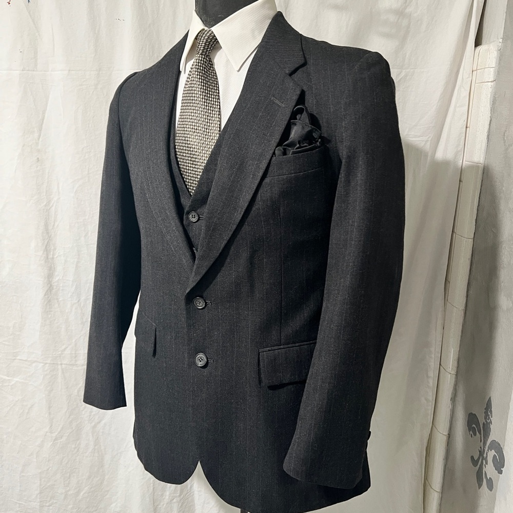Bergamo Roma Gray Blazer and Vest, Classic Notched Lapels☑️ - Picture 8 of 11
